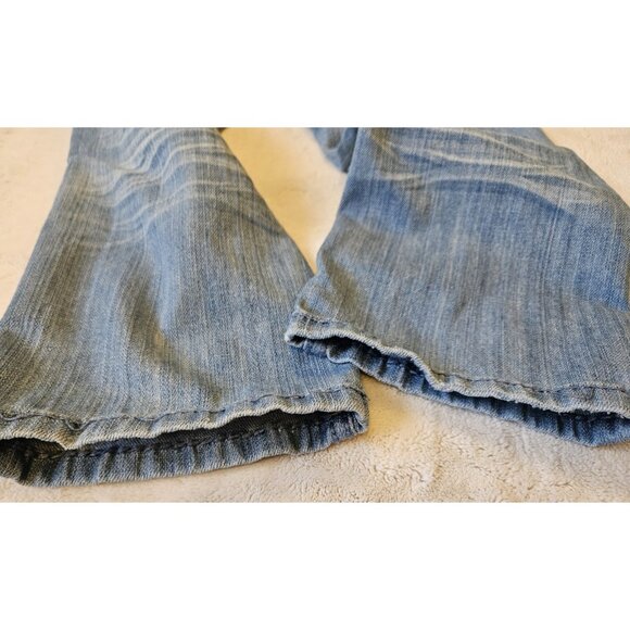 Women's Almost Famous Distressed Denim Capri Jeans Size 7 30x21 Embroidered - Picture 8 of 15